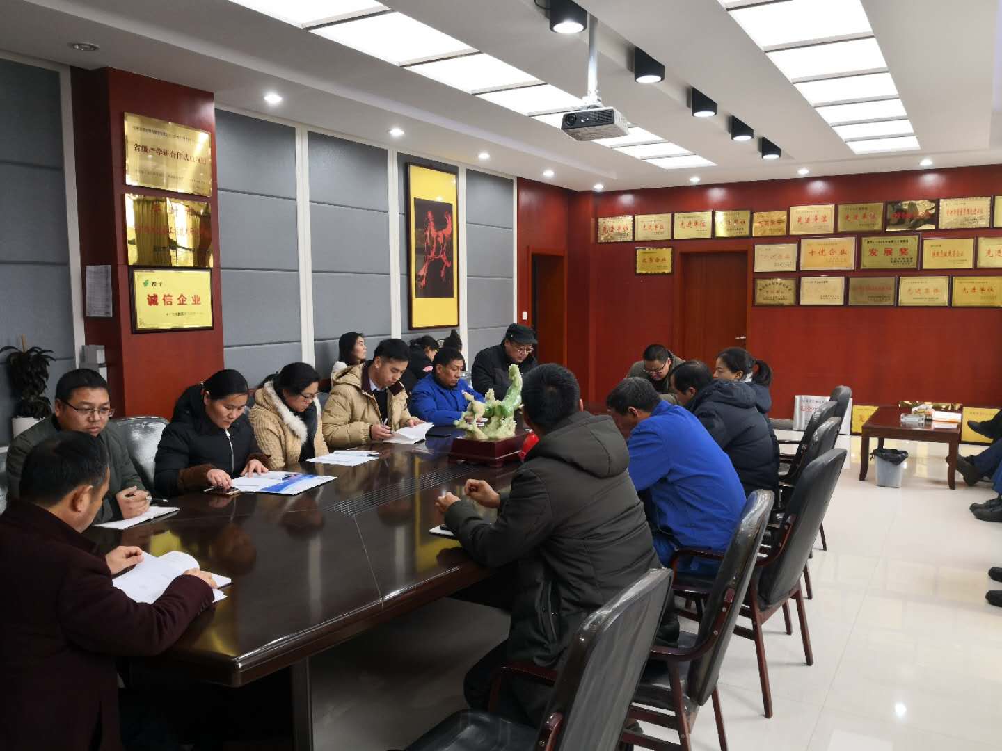 嵩陽煤機(jī)召開12月份煤礦帶式輸送機(jī)生產(chǎn)進(jìn)度會議